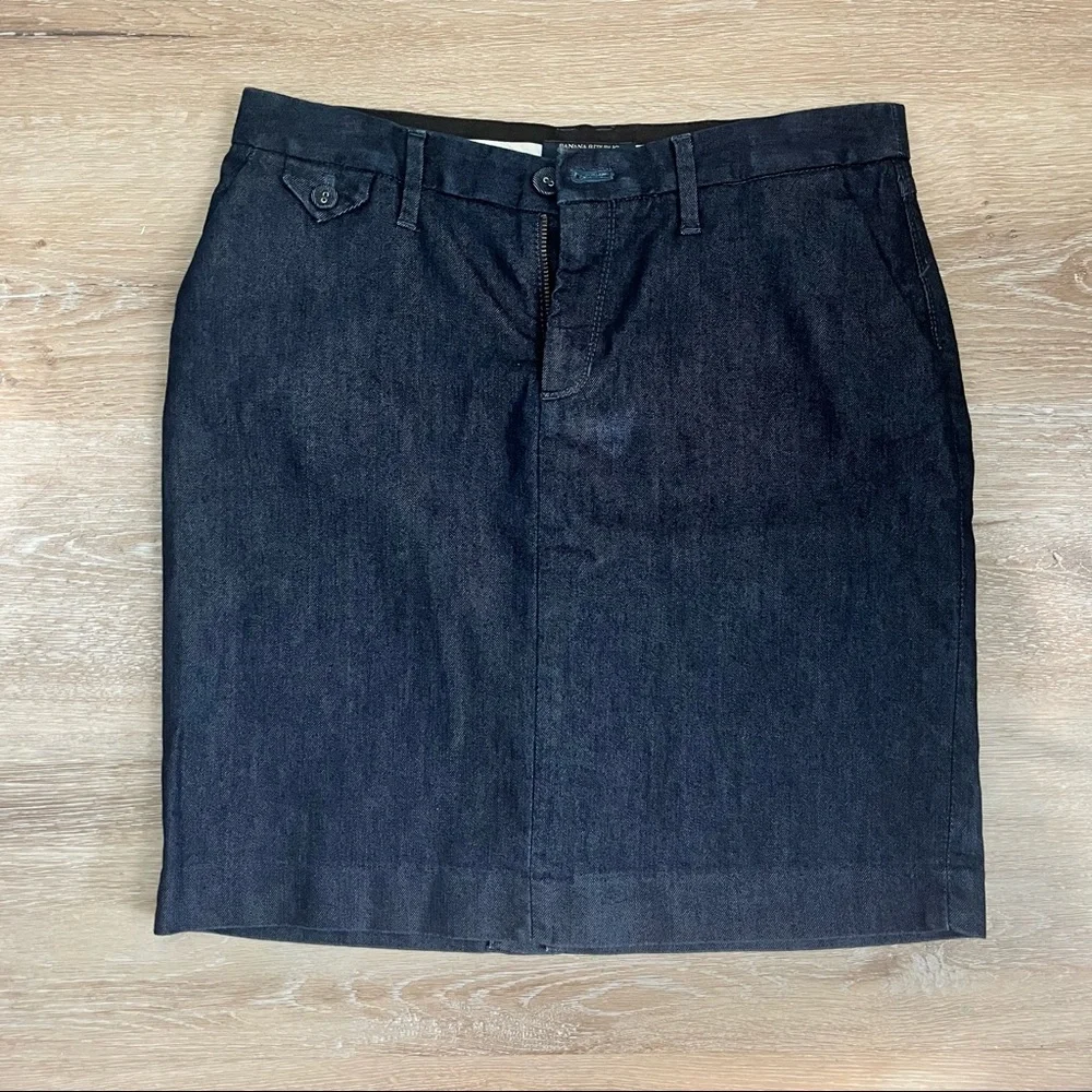 ✨Host Pick✨ Banana Republic Chambray Pencil Skirt - Picture 2 of 5